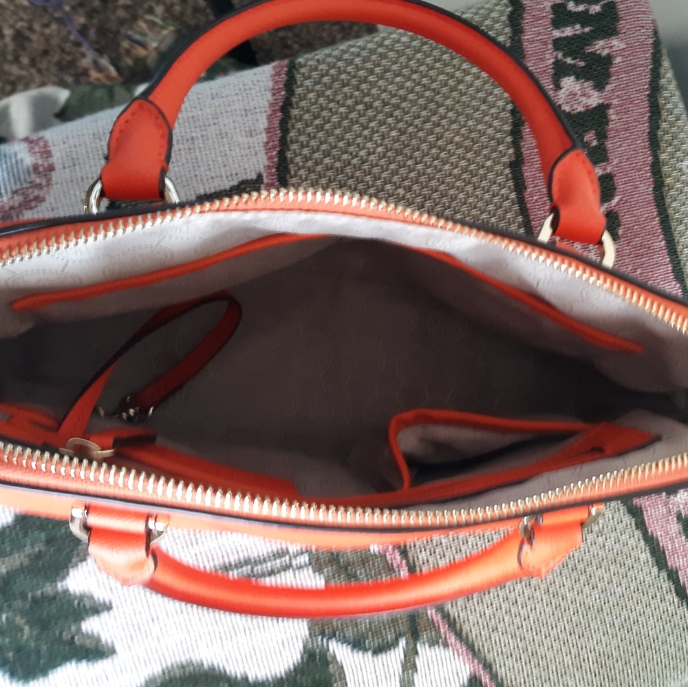 Authentic Michael Kors Handbag - Picture 9 of 10